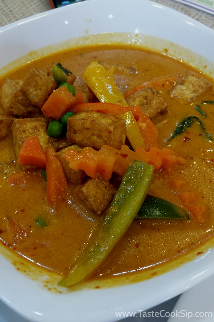 Panang Curry, Tofu. Ordered spicy. Spicy heat was felt throughout this dish.