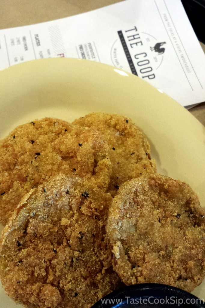 Fried green tomatoes with a tradition cornmeal coating. Seasoned well, a nice nibble to start a meal.